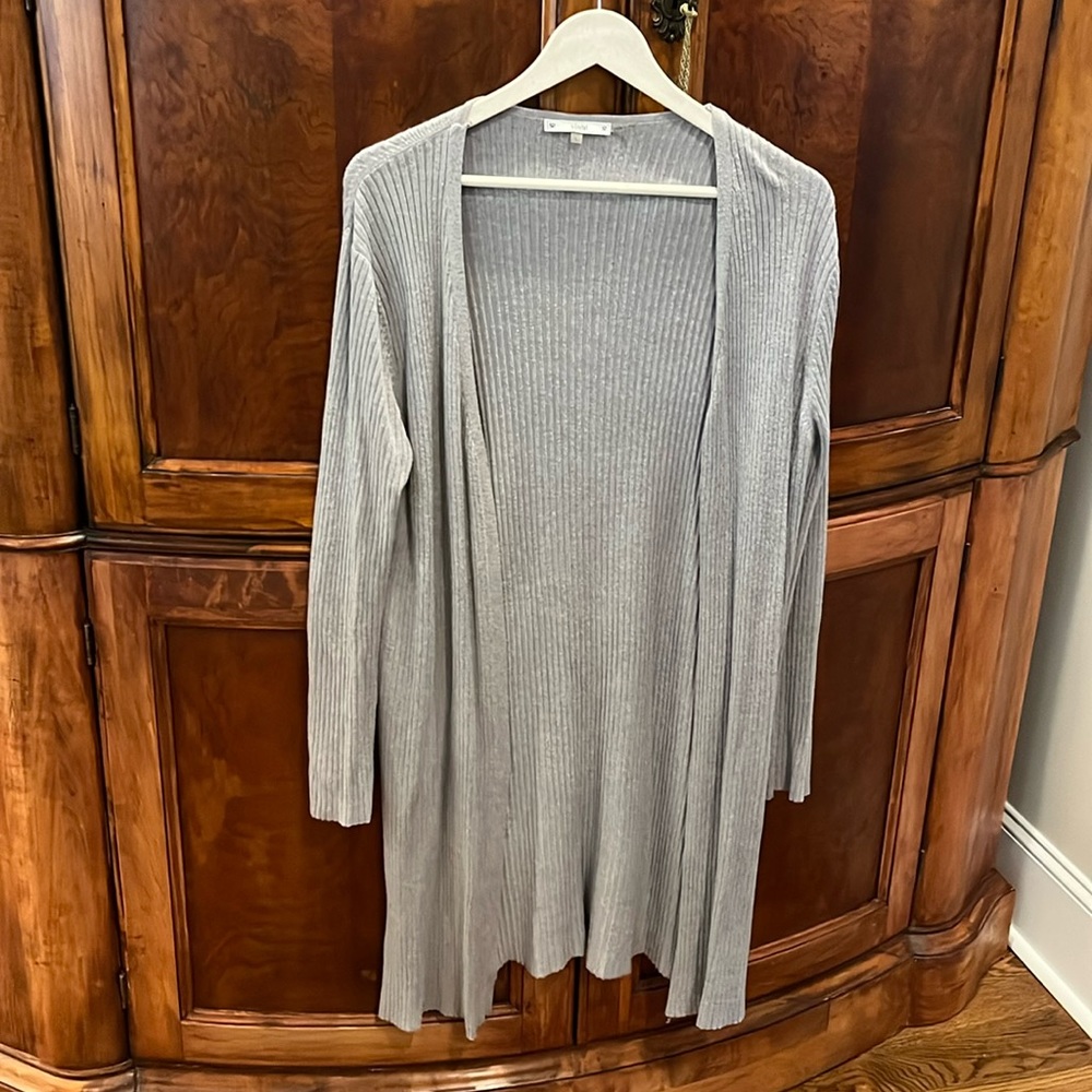Lightweight gray long sleeved cable “duster”